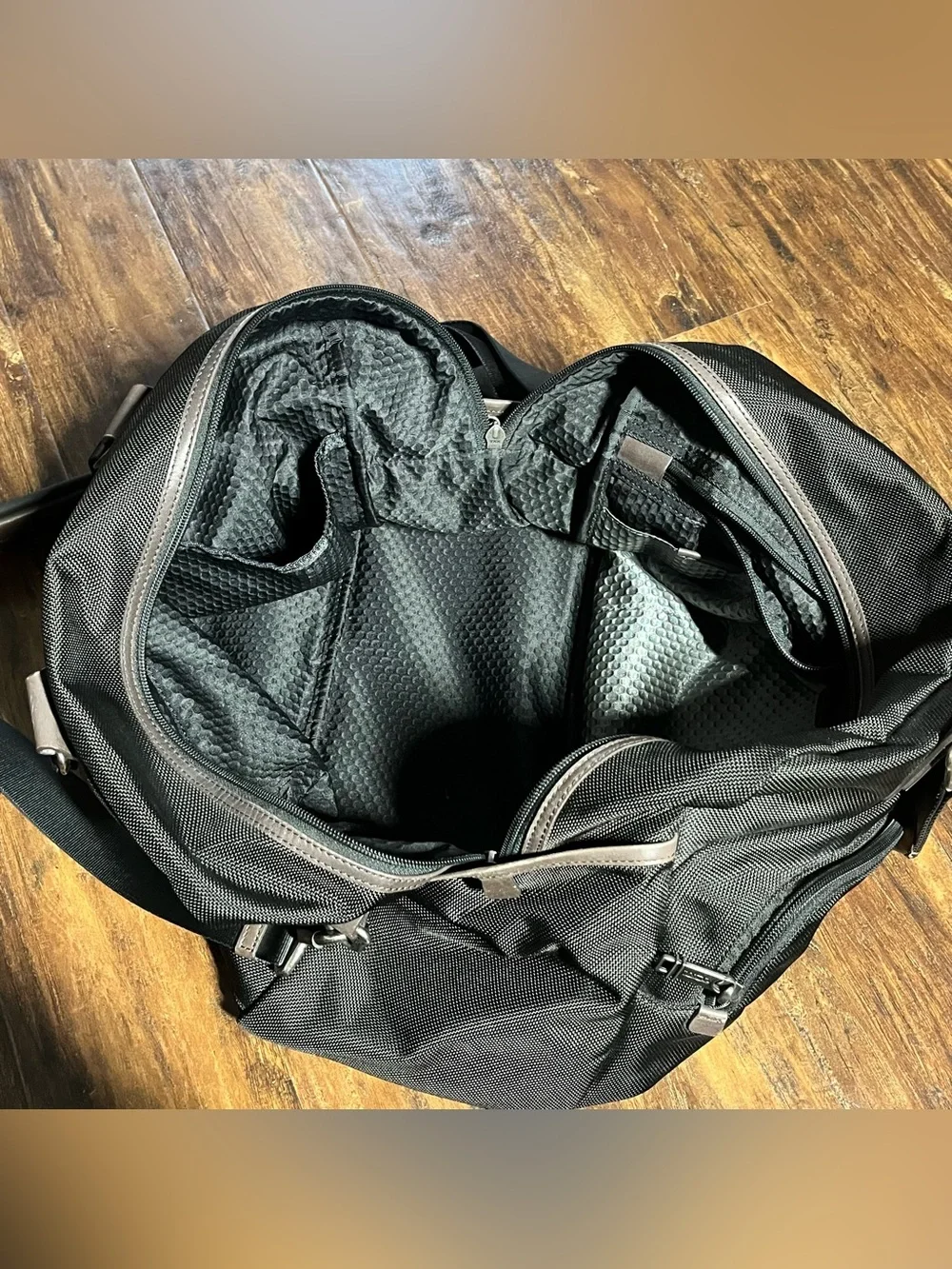 Tumi Alpha Bravo Everett Duffel Black Brown EXCELLENT 22340HKH